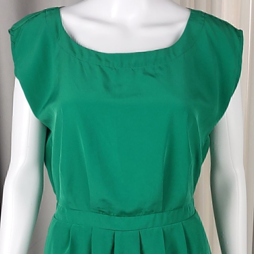 Old Navy Green Scoop Neck, Elastic Around Back Of Waist, Lined. Dress. Size S/P - Picture 2 of 11